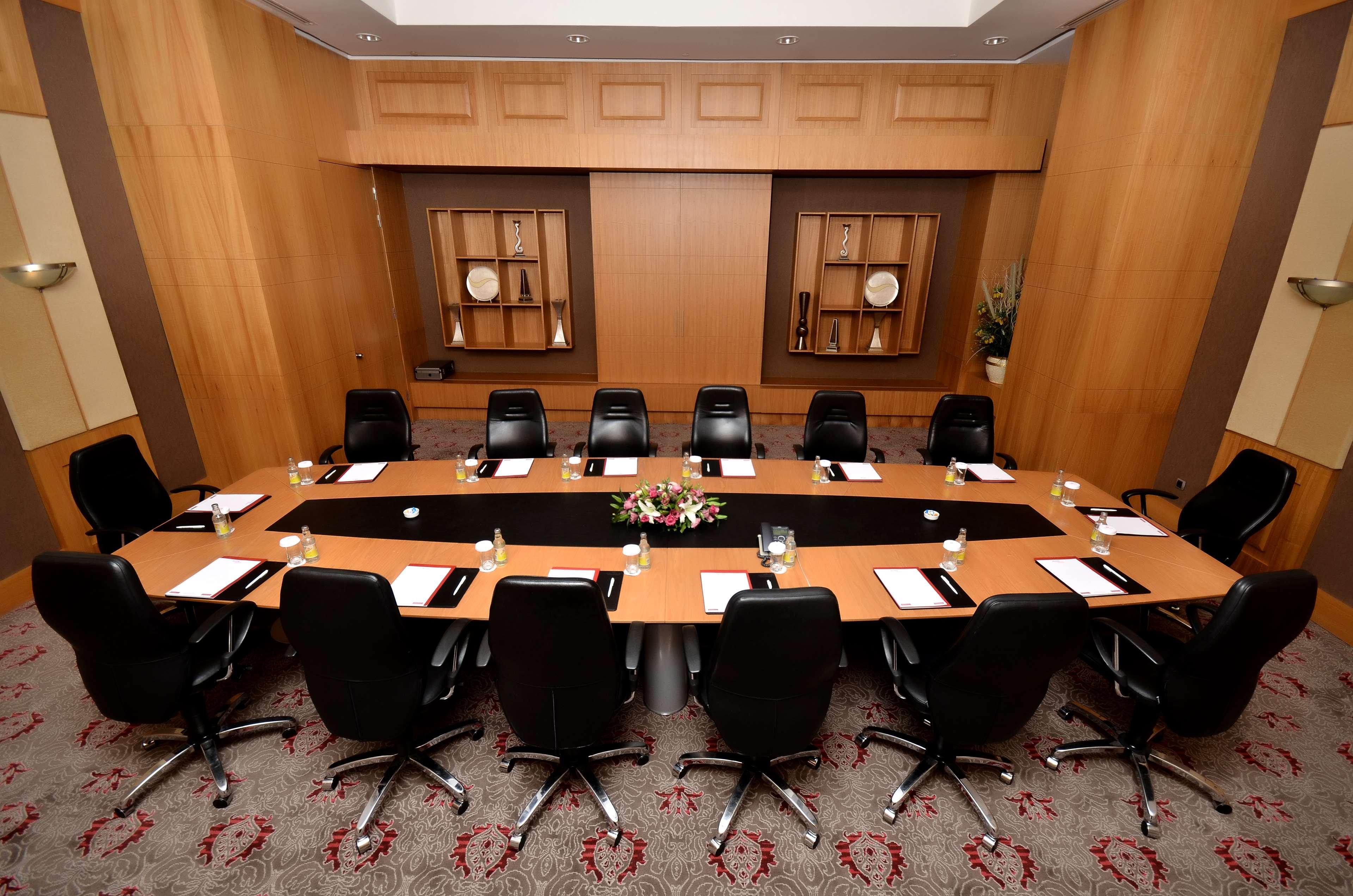 Wyndham Grand Izmir Ozdilek Thermal & Spa Exterior photo A boardroom