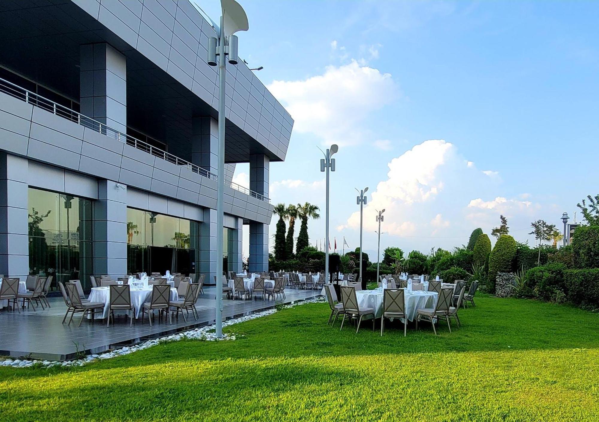 Wyndham Grand Izmir Ozdilek Thermal & Spa Exterior photo The garden of the hotel